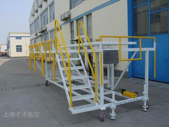 B767主起轮舱工作梯