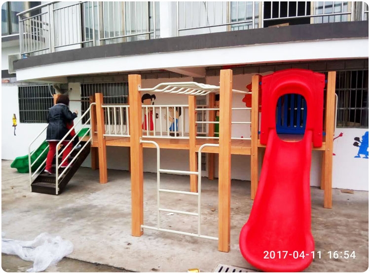 浦江福利院 木制滑梯
